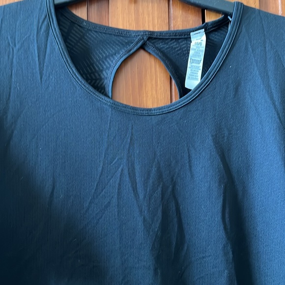 Woman’s Under Armour Top Size Large NWT - Picture 4 of 6